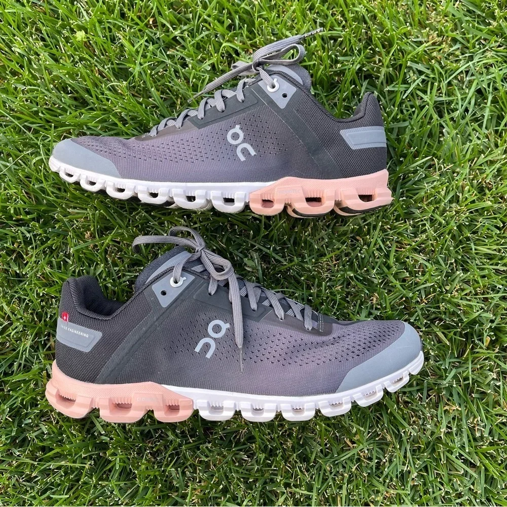 On Running Cloudflow Wide Sneakers – Women’s 10 – Gray/Pink Comfort Shoes